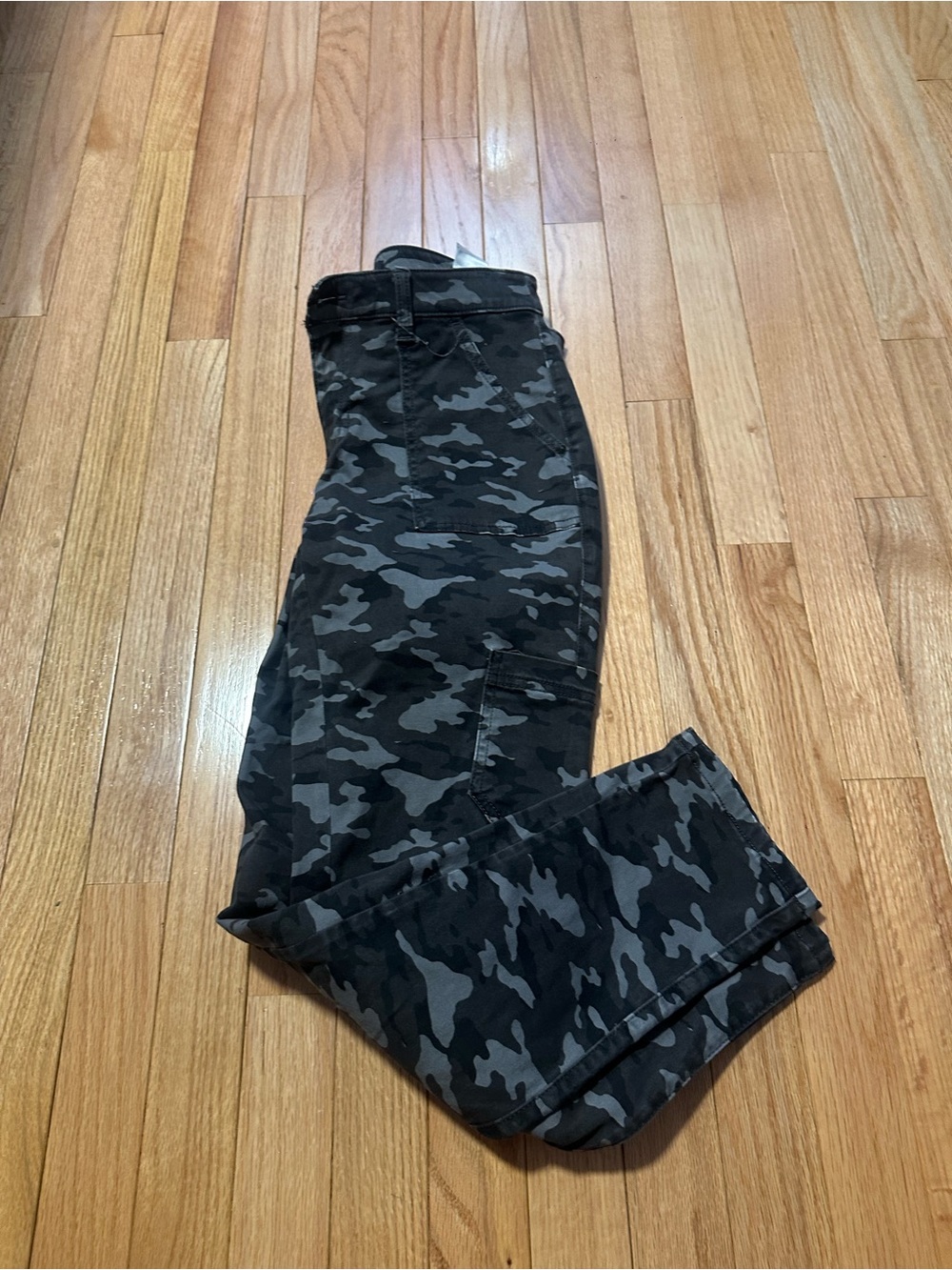 Banana Republic Camo Cargo Pants - Black & Gray Size 2